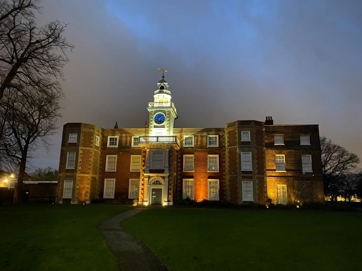 35 Mins To Central London. 3 Bedrooms. 2 Bathrooms With Garden Exterior foto