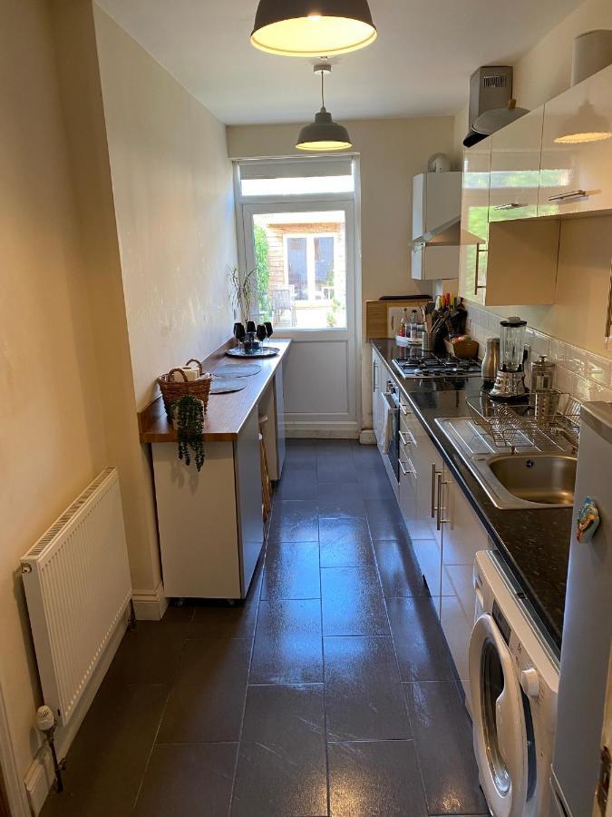 35 Mins To Central London. 3 Bedrooms. 2 Bathrooms With Garden Exterior foto